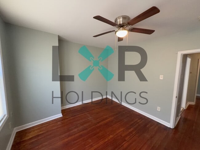 Building Photo - 304 Berbro St