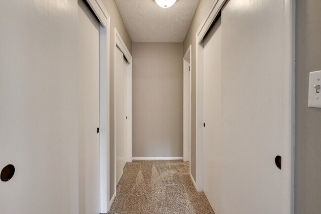 Building Photo - 500 S 37th St