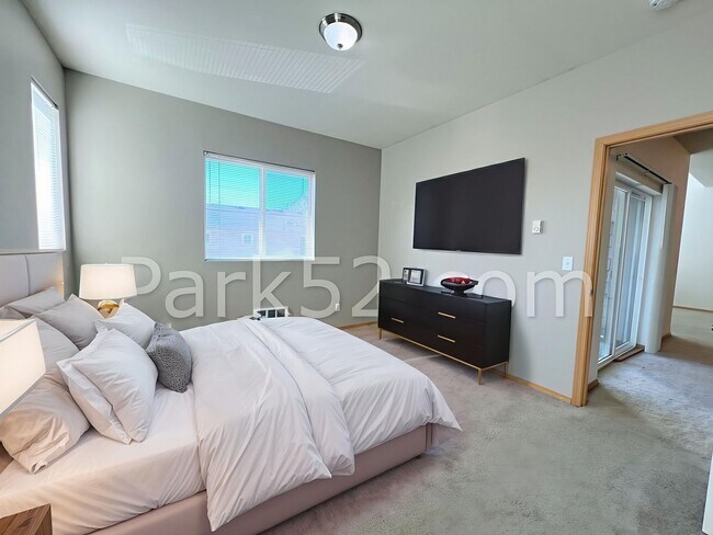 Building Photo - 2 Bedroom Condo in DuPont