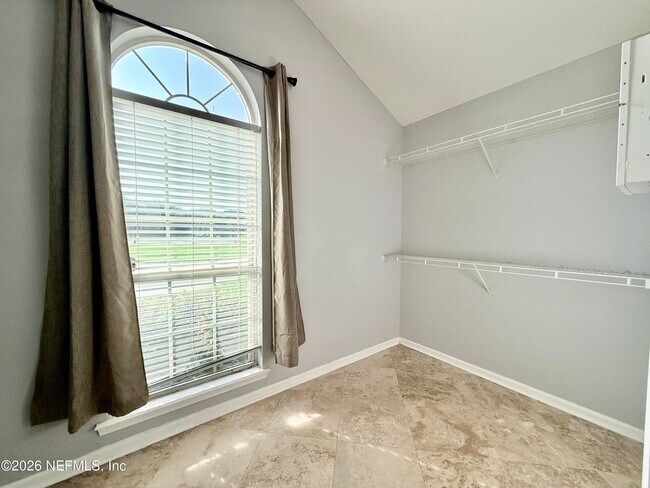 Building Photo - 11411 Kingsley Manor Way