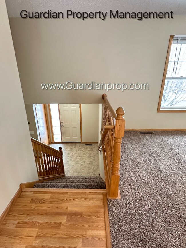 Building Photo - Single Family Home, Dishwasher, New Carpet...