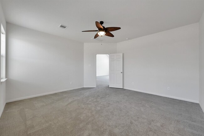 Building Photo - 30719 W Lost Creek Blvd