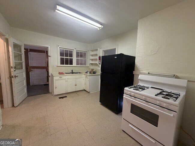 Building Photo - 2353 Shelby St