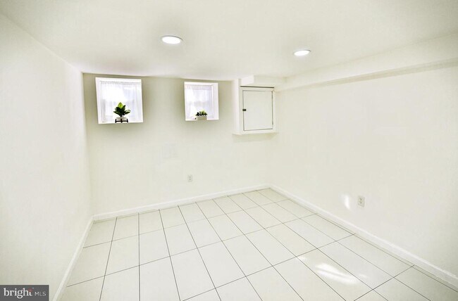 Building Photo - 1015 Riverside Ave