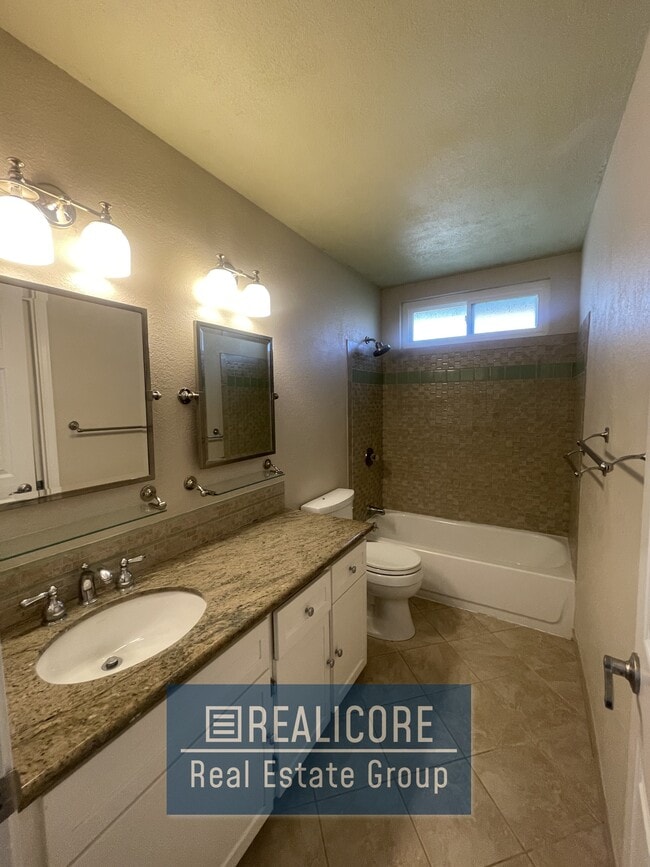 Building Photo - 10937 Sonora Ave