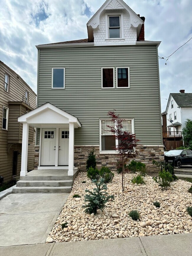 Building Photo - 206 Maple Ter