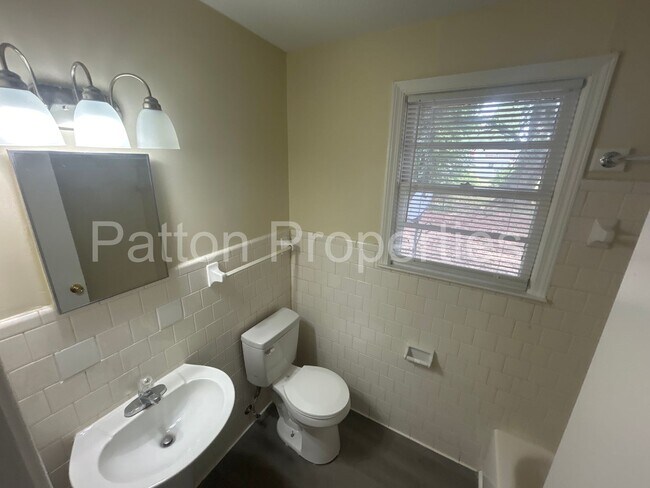 Building Photo - 3100 Oweada Dr