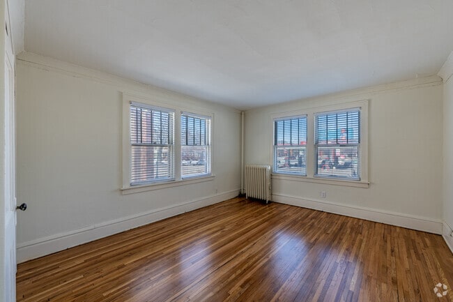 1BR, 1BA - 700SF - Living Room - Portland Flats