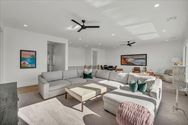 Building Photo - Beautiful 6-Bedroom, 5-Bathroom Home for Rent in Moorland Park