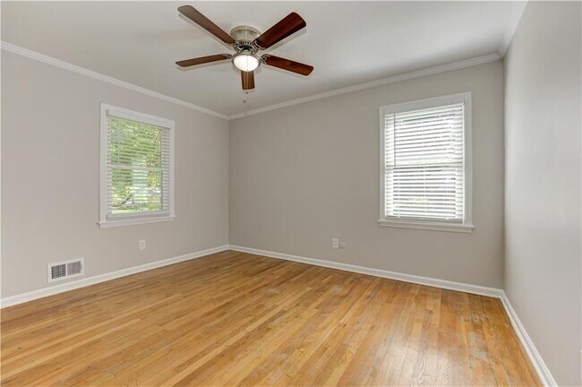 Building Photo - 1837 Chancery Ln