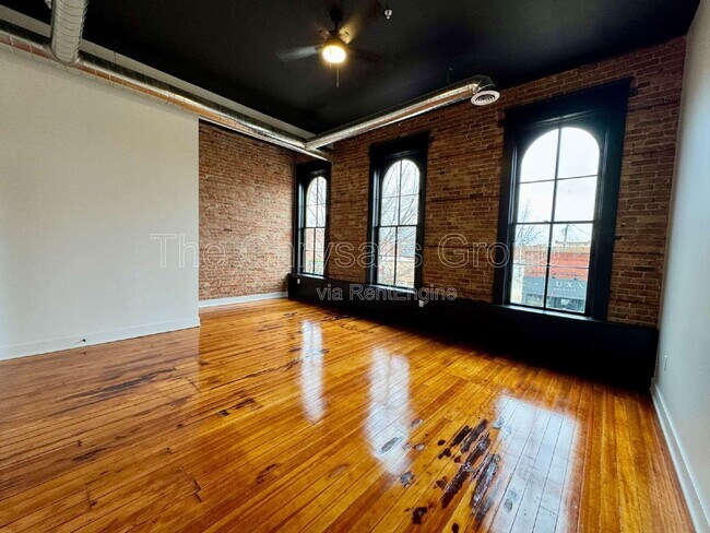 Building Photo - 209 W Main St