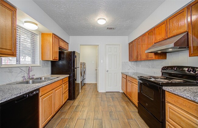 Building Photo - 2702 Fir Crest Ct