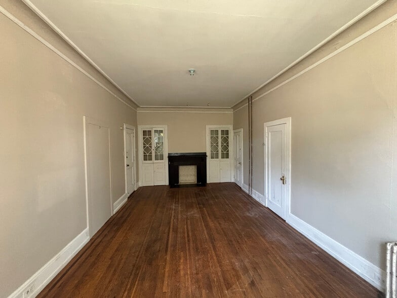 Building Photo - 1003 W Main St