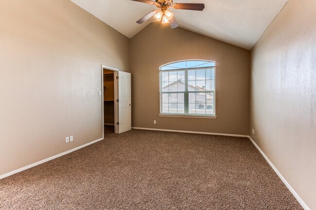 Building Photo - 3 Bedroom Northeast home for rent