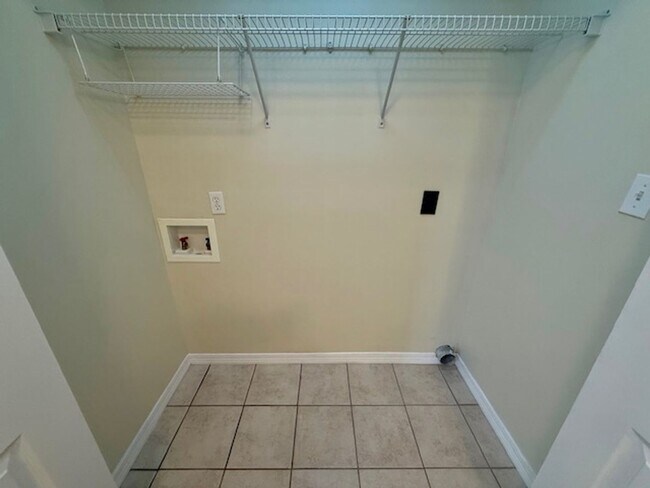 Building Photo - Crestview Townhouse