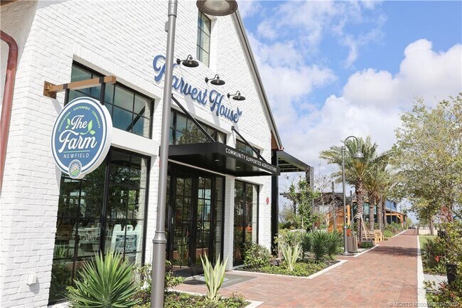 Building Photo - 950 SW Pr Ave