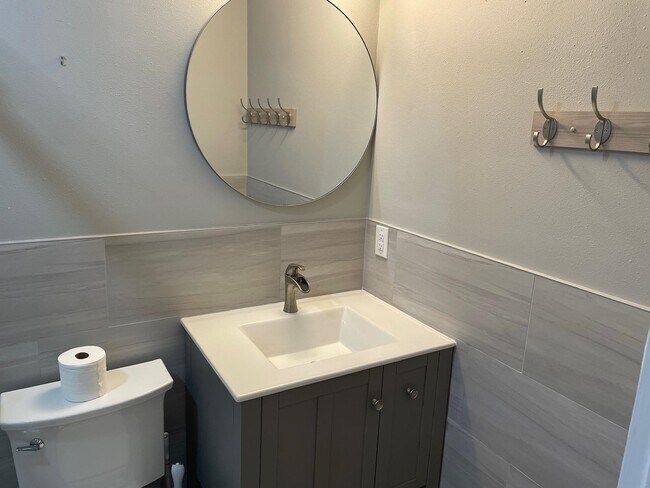 Building Photo - 403 Hayden Rd