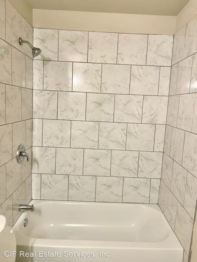Building Photo - 2 br, 1 bath House - 1500 Lake Shore Dr. U...