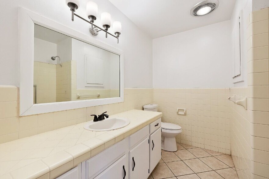 Building Photo - 202 N 41st St