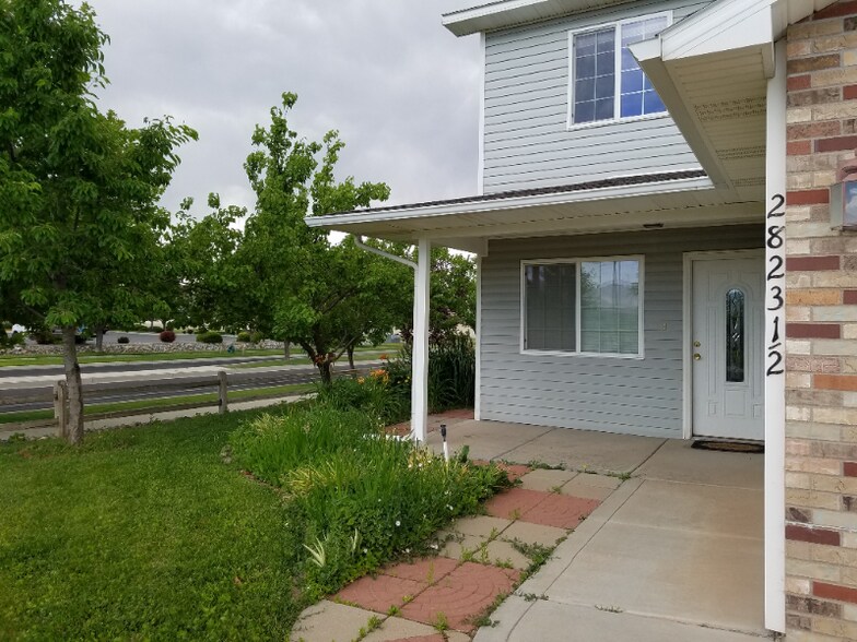 Building Photo - 2823 1/2 Village Park Dr