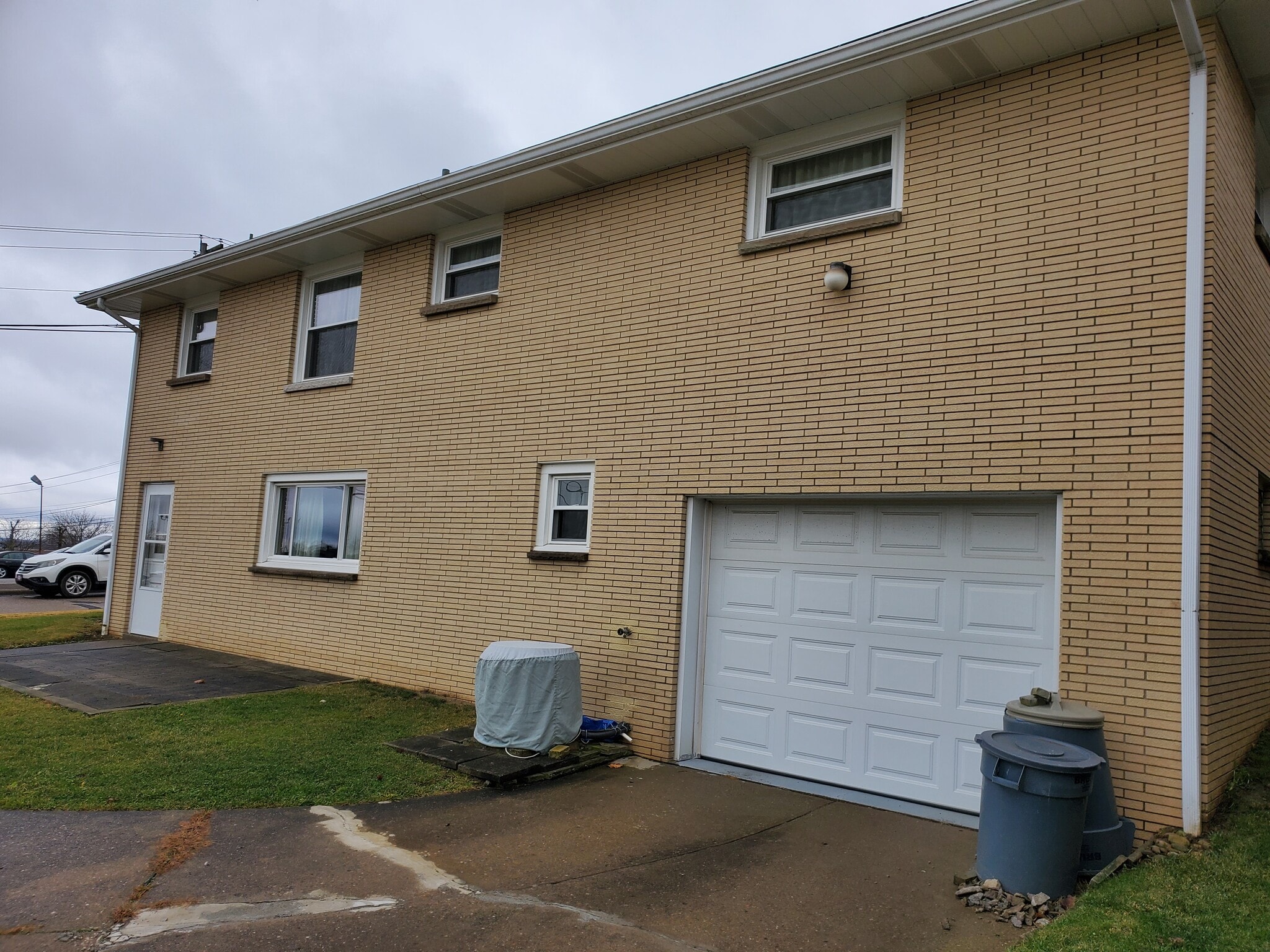 Building Photo - 229 Elaine St