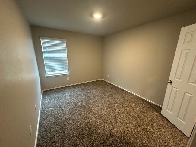 Building Photo - 5108 Karen Grn Dr