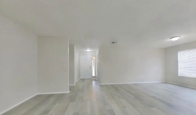 Building Photo - Available Now And Ready To Move In.