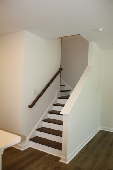 Building Photo - 7803 Flatrock Park Dr