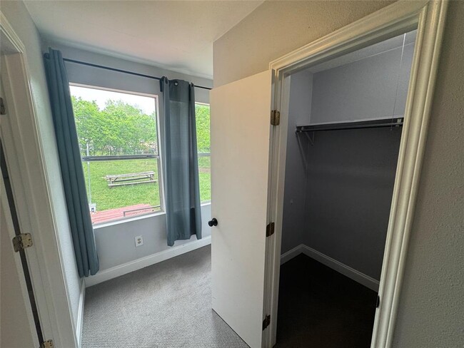 Building Photo - 1129 Saucedo St