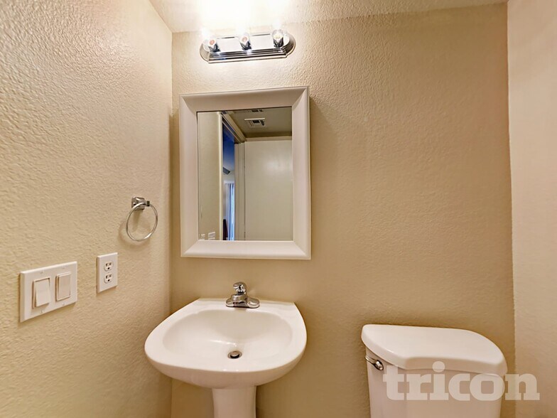 Building Photo - 16286 N 159th Dr