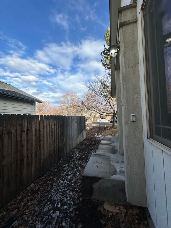 Building Photo - 1297 NE Dawson Dr