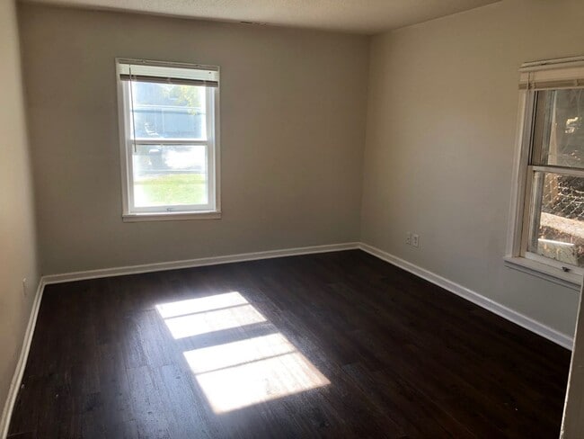 Building Photo - 2BR House Plattsmouth
