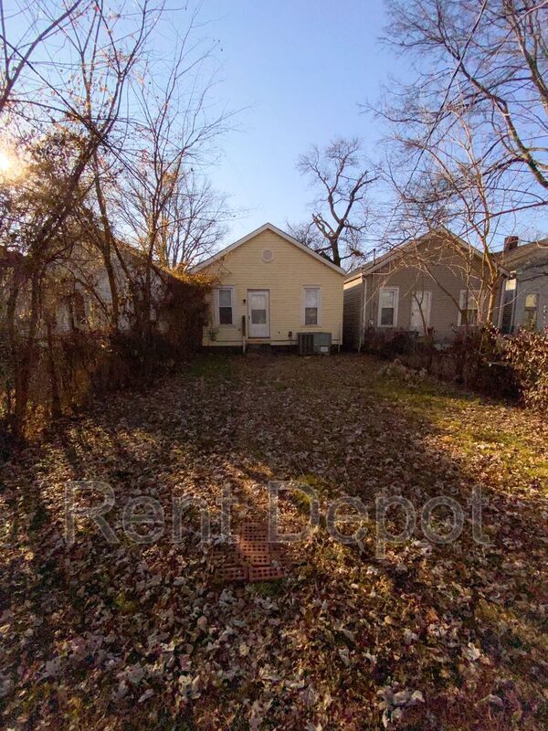 Building Photo - 1328 E Illinois St