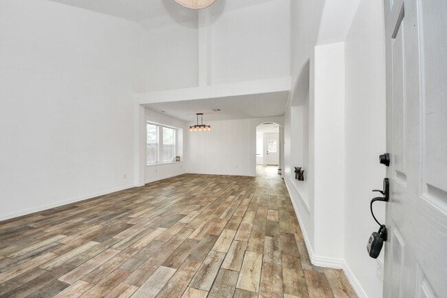 Building Photo - 322 Burris Park Dr