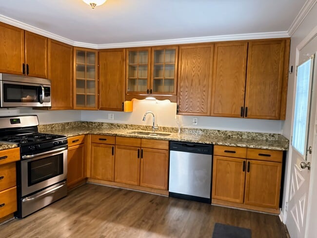 Building Photo - 905 Brentwood Dr