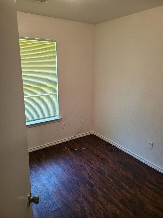 Building Photo - 3421-3423 Bright St