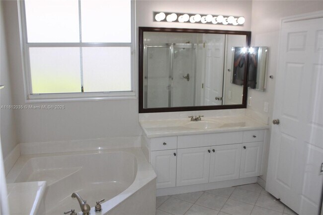 Building Photo - 1342 Crossbill Ct