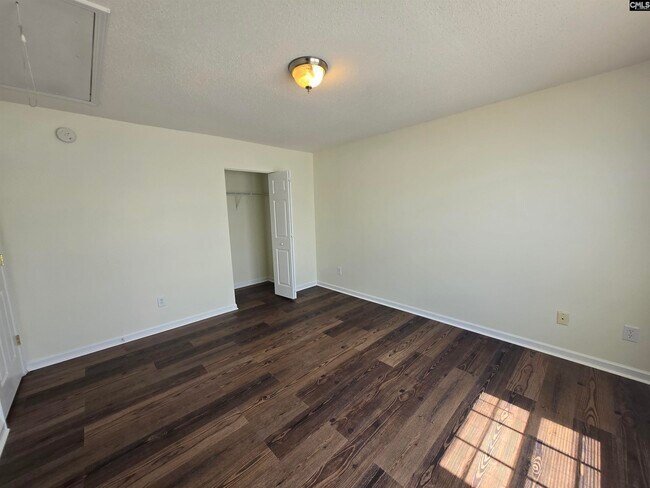 Building Photo - 132 Fox Grove Cir