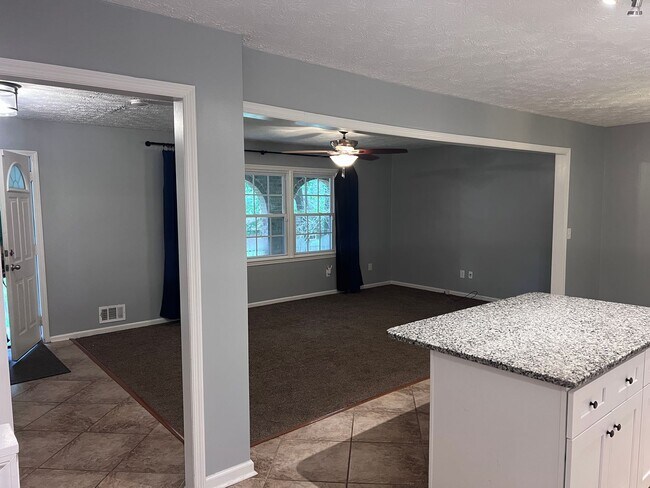 Building Photo - Spacious 4-Bedroom, 3-Bath Home with Moder...
