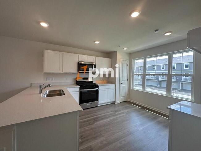 Building Photo - 8754 Clover Ln