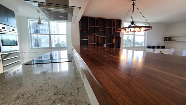 Building Photo - 1501 S Ocean Dr