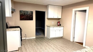 Building Photo - 21 Bloomfield Ave