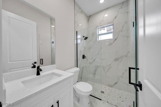 Building Photo - 732 Jack Ave S