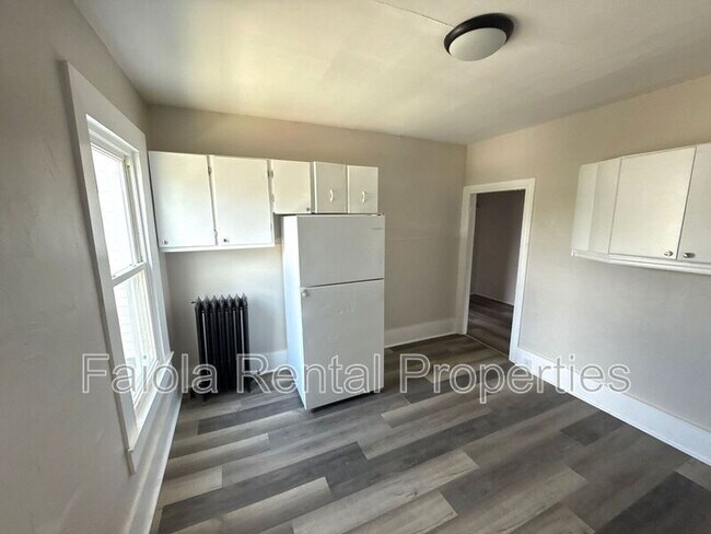 Building Photo - 230 N 3rd St