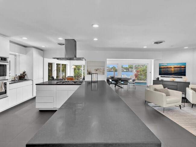 Building Photo - 1640 NE 43rd St