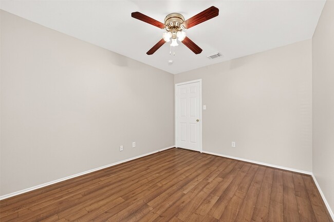 Building Photo - 1646 Martin Lake Dr