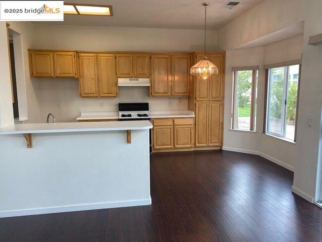 Building Photo - 1575 Summerland Way