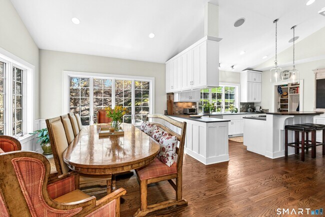 Building Photo - 9 Dancing Bear Rd