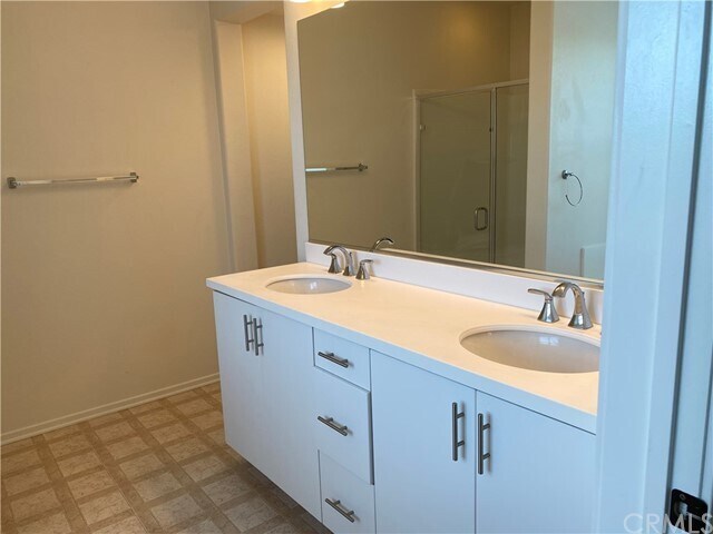 Building Photo - 524 S Anaheim Blvd