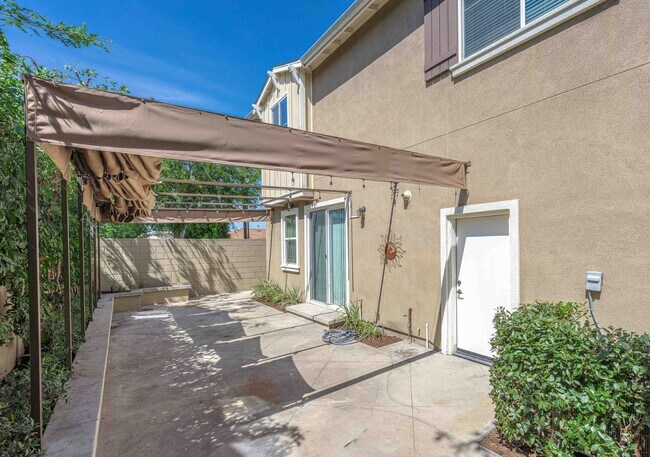 Building Photo - Modern, Move-In Ready Home with Attached 2-Car Garage